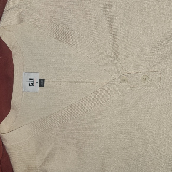 V-Neck Buttoned Cream Top - Picture 4 of 8